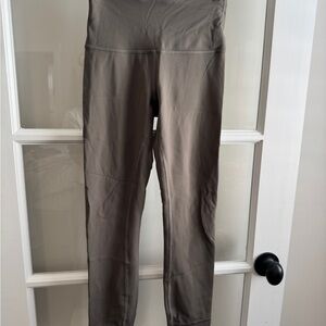 Lululemon Athletica olive green Wunder Train cropped Leggings 23” length